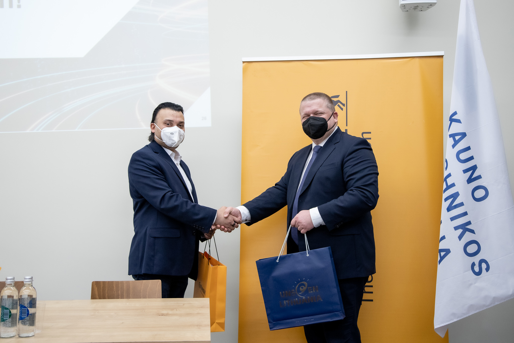KAUNO TECHNIKOS KOLEGIJA IR UAB CONTINENTAL AUTOMOTIVE LITHUANIA PASIRAŠĖ BENDRADARBIAVIMO SUTARTĮ