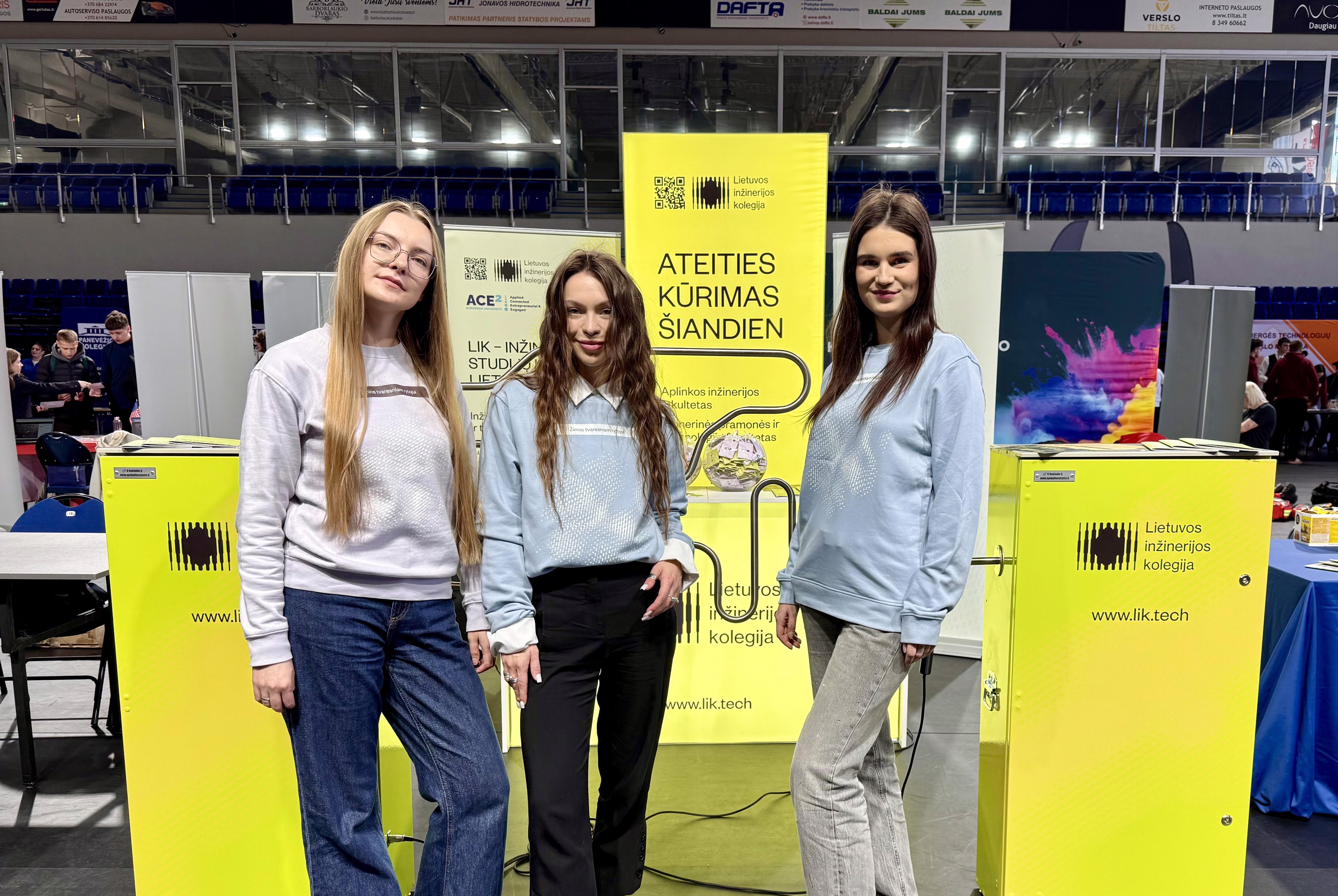 LIK atstovės Jonavos karjeros mugėje