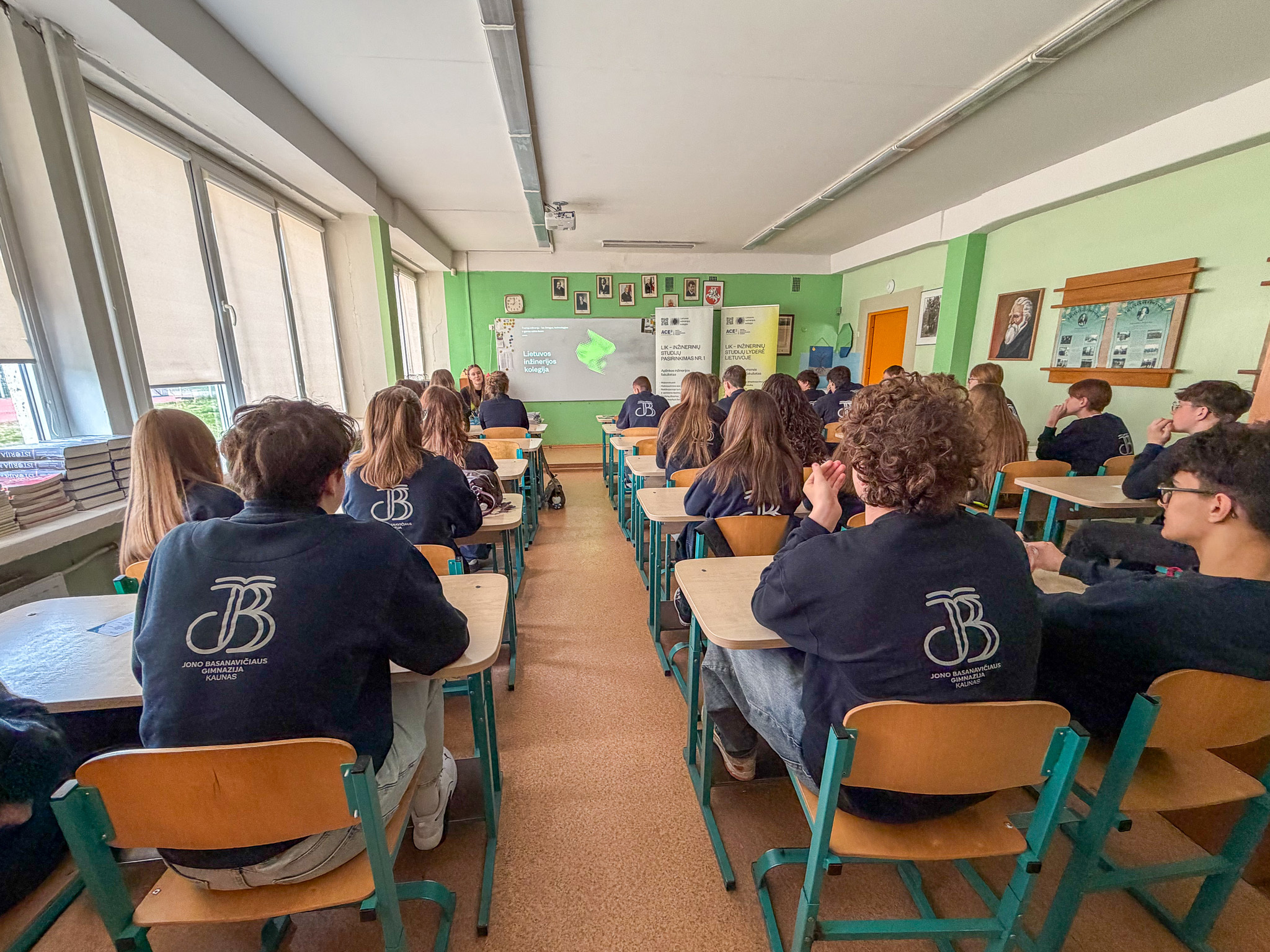 LIK lankėsi Jono Basanavičiaus gimnazijoje vykusioje Karjeros dienoje