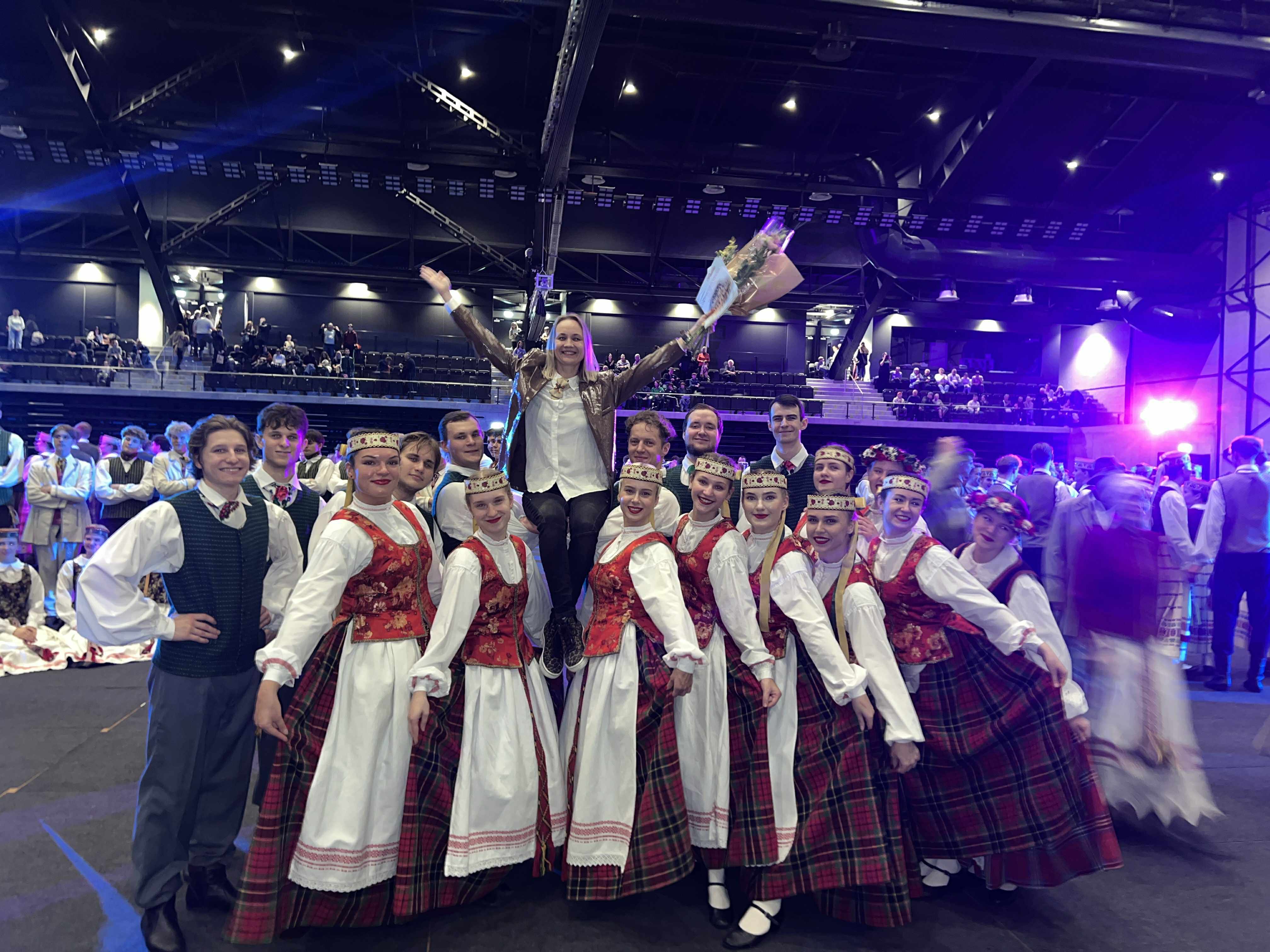 Lietuvos inžinerijos kolegijos tautinių šokių kolektyvas „Pušynėlis“ dalyvavo šokių sambūryje „Kaunas šoka suktinį“