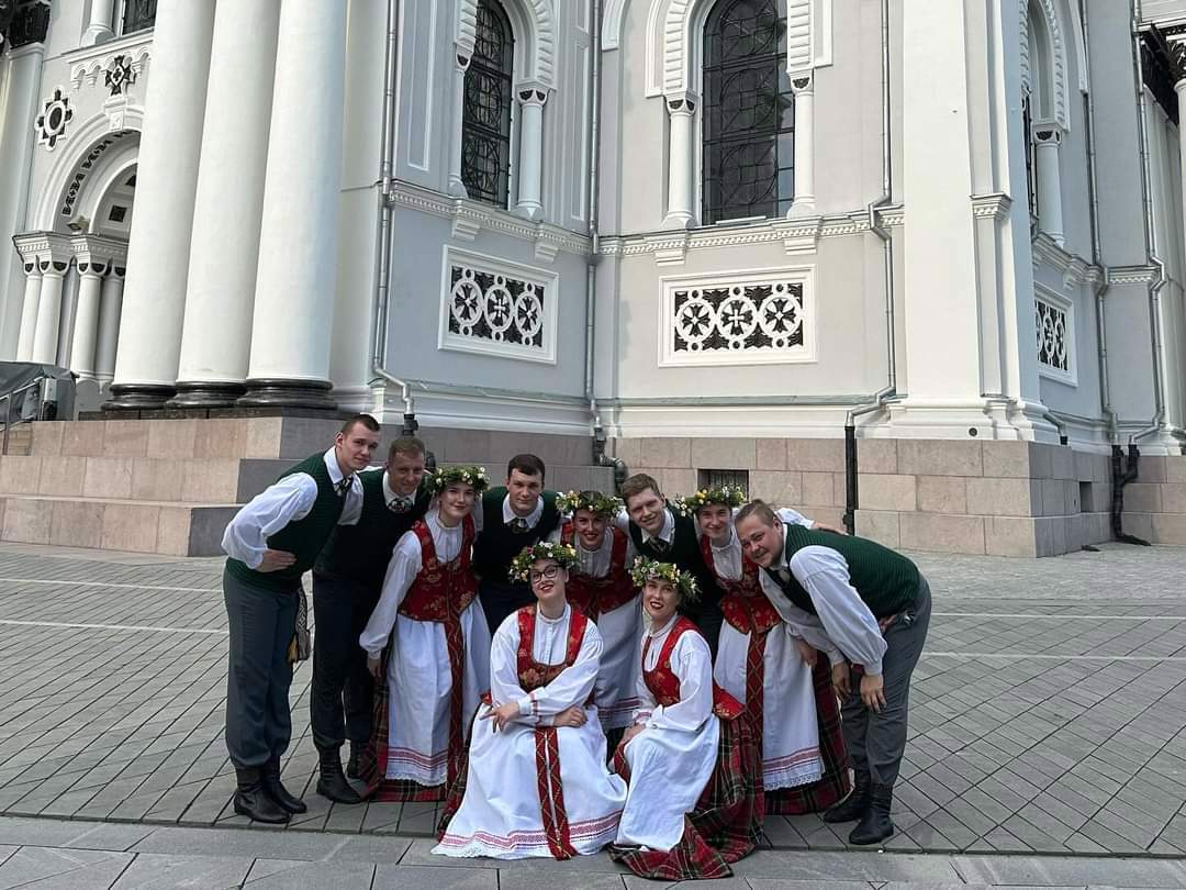 Lietuvos inžinerijos kolegijos tautinių šokių kolektyvas „Pušynėlis“ dalyvavo „Kiemų šventė““