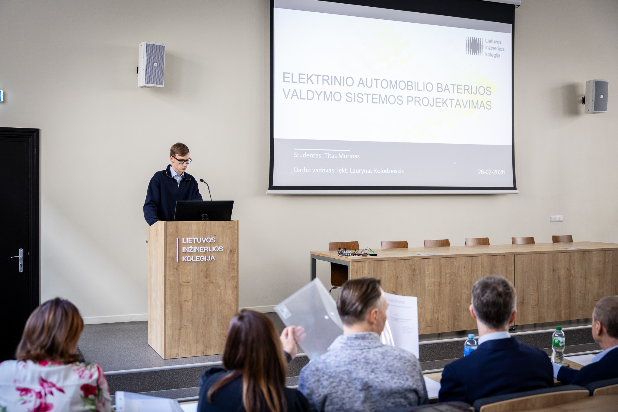 Dvigubo diplomo programos studentai sėkmingai apgynė baigiamuosius darbus