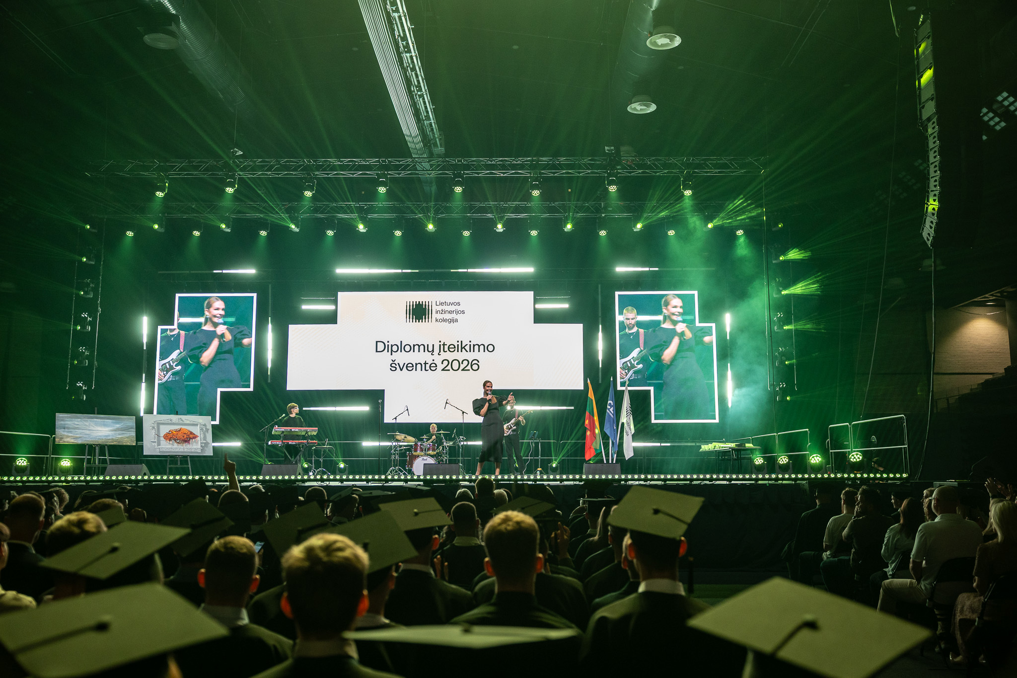 Iškilmingoje ceremonijoje pasveikinti Lietuvos inžinerijos kolegijos absolventai