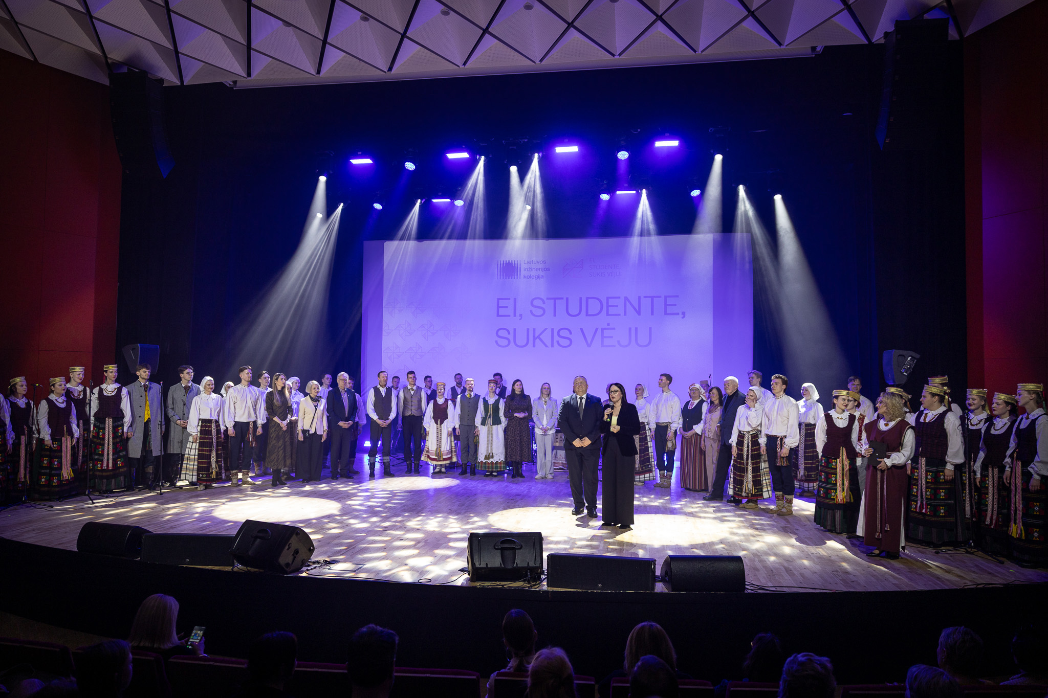 LIK surengė jau 32-ąjį Kauno aukštųjų mokyklų meno kolektyvų festivalį „Ei, studente, sukis vėju!“