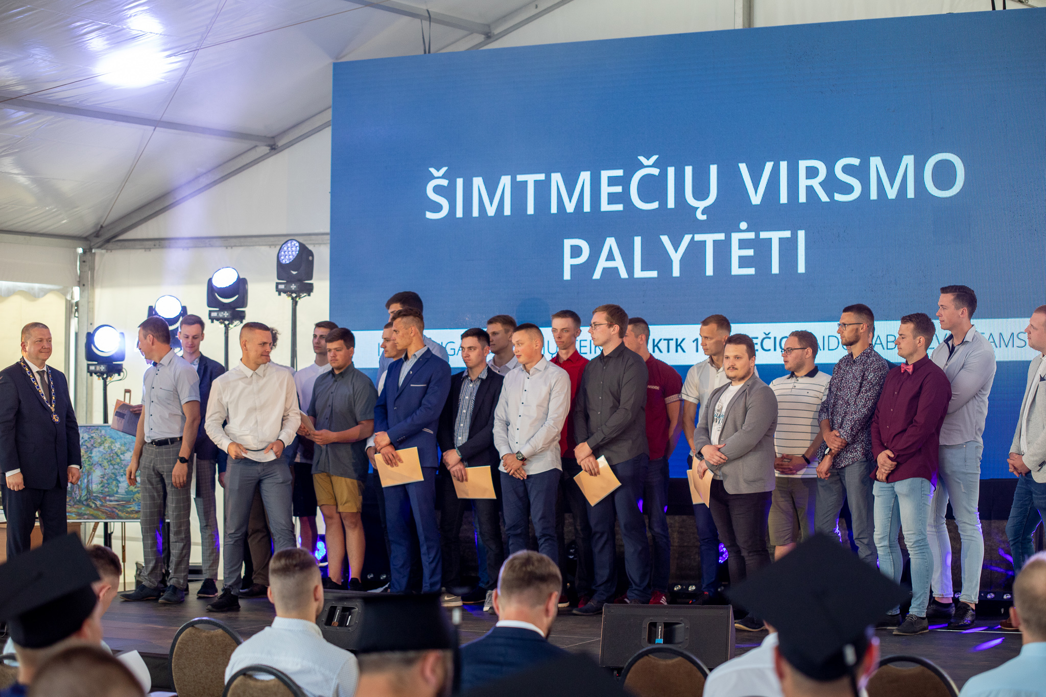 Prisiminkime diplomų įteikimo šventę!