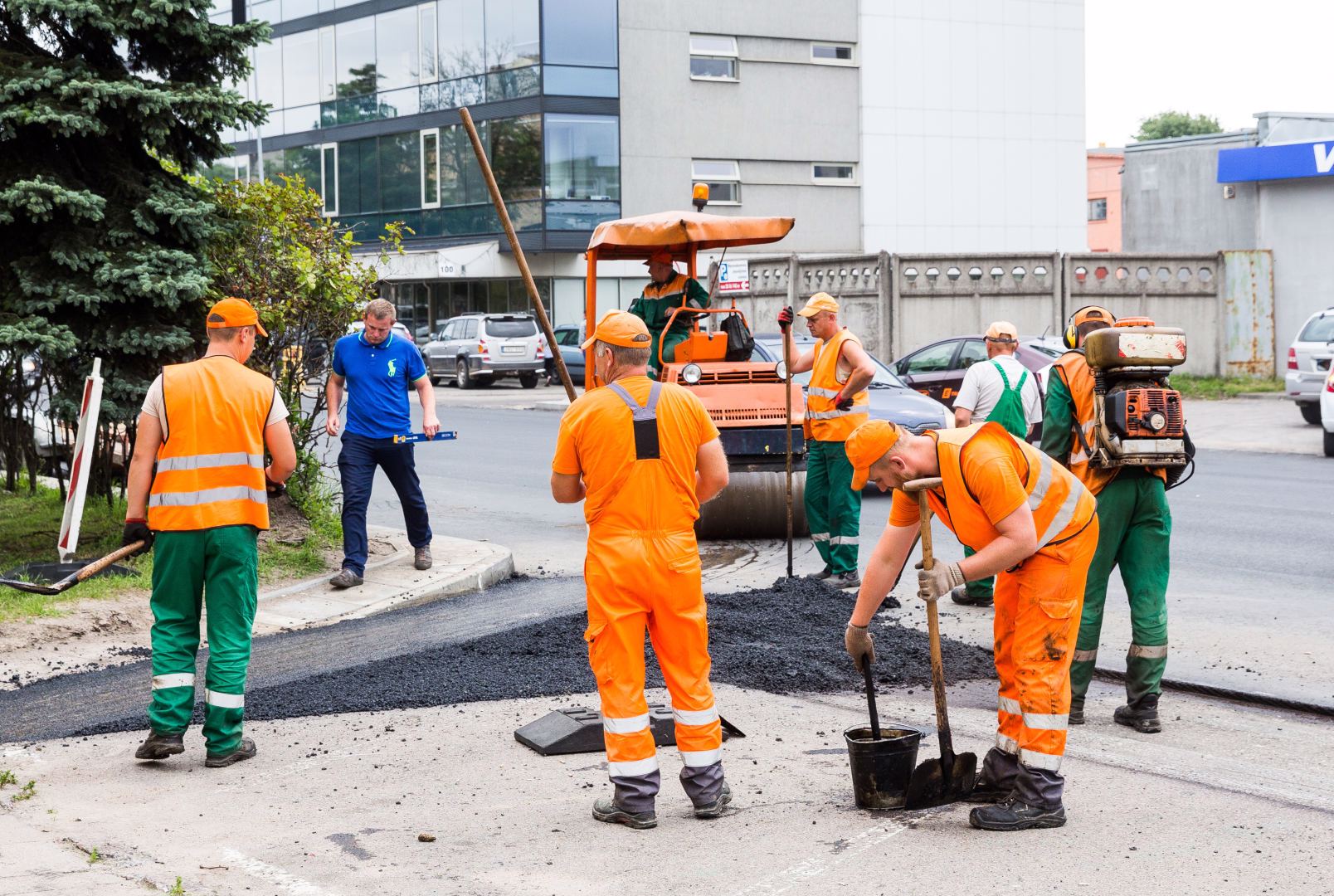 Kokias technologijas diegia kelininkai, asfaltuodami kelius ir greitkelius?