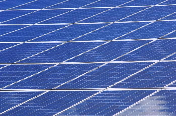 ŽALIOSIOS AMBICIJOS: TŪKSTANTINES SĄSKAITAS MAŽINS SAULĖS ENERGIJA