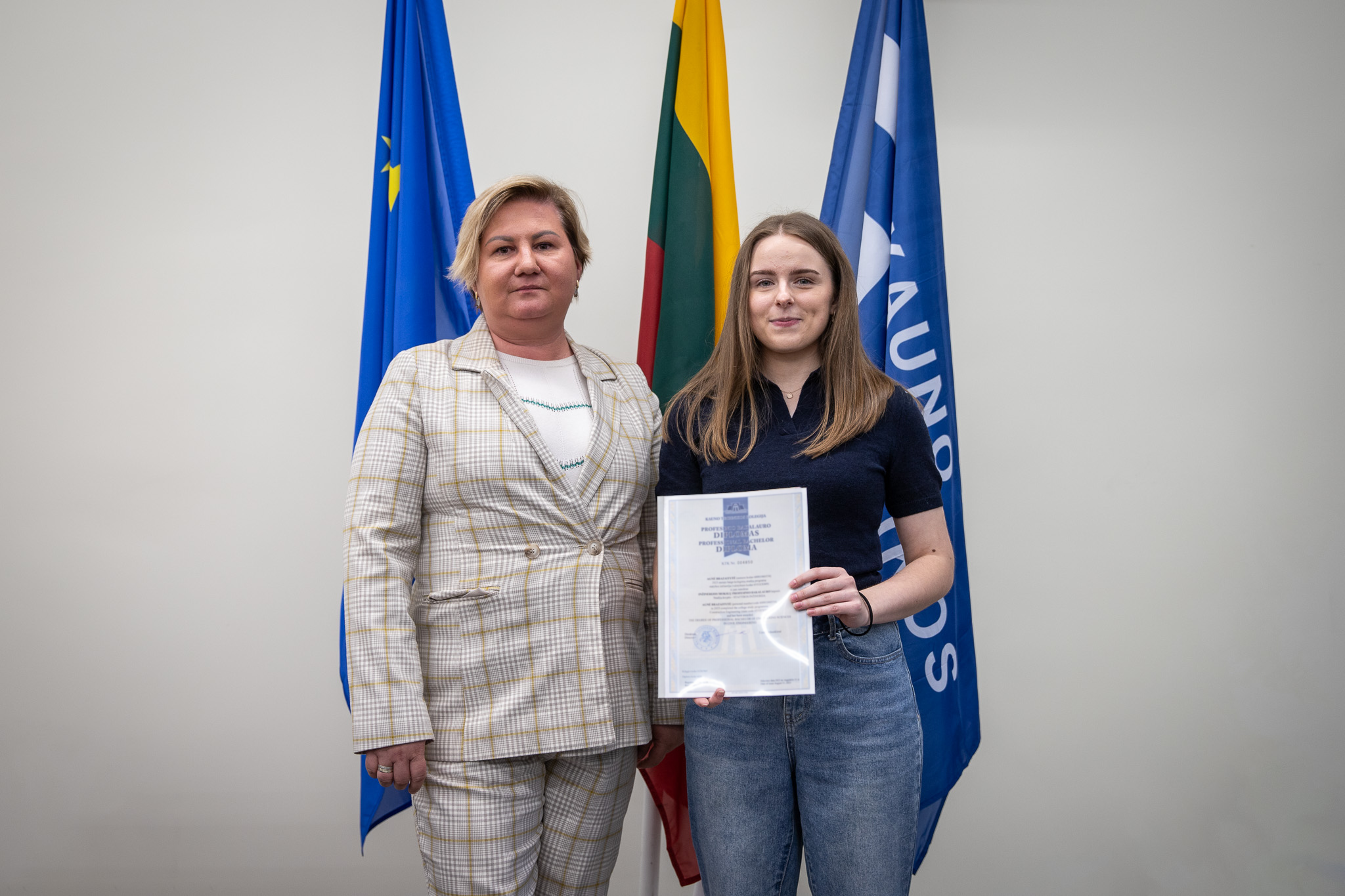 Įteiktas dvigubo kvalifikacinio laipsnio diplomas