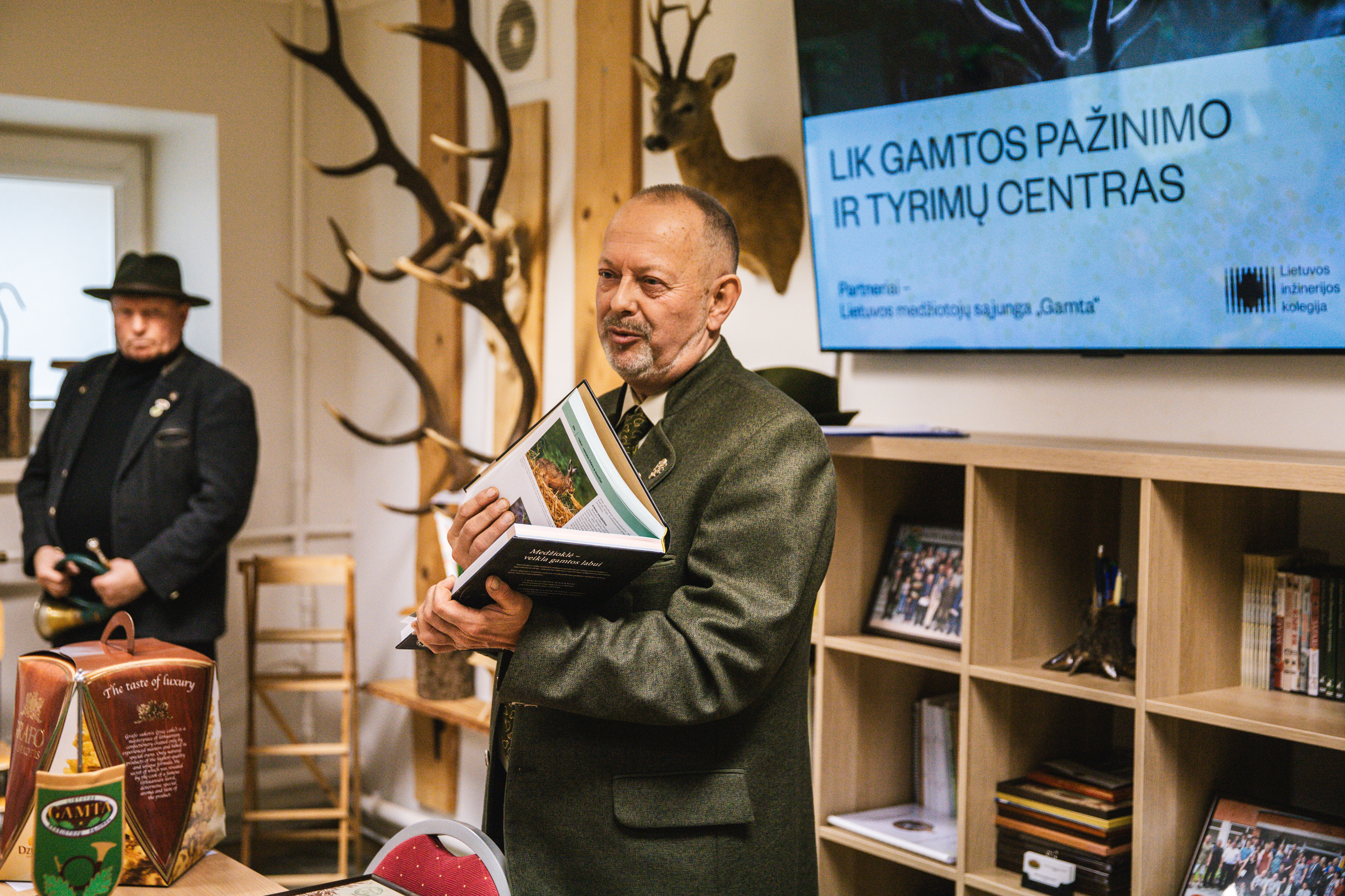 Medžiotojai – mokslui ir mokymui