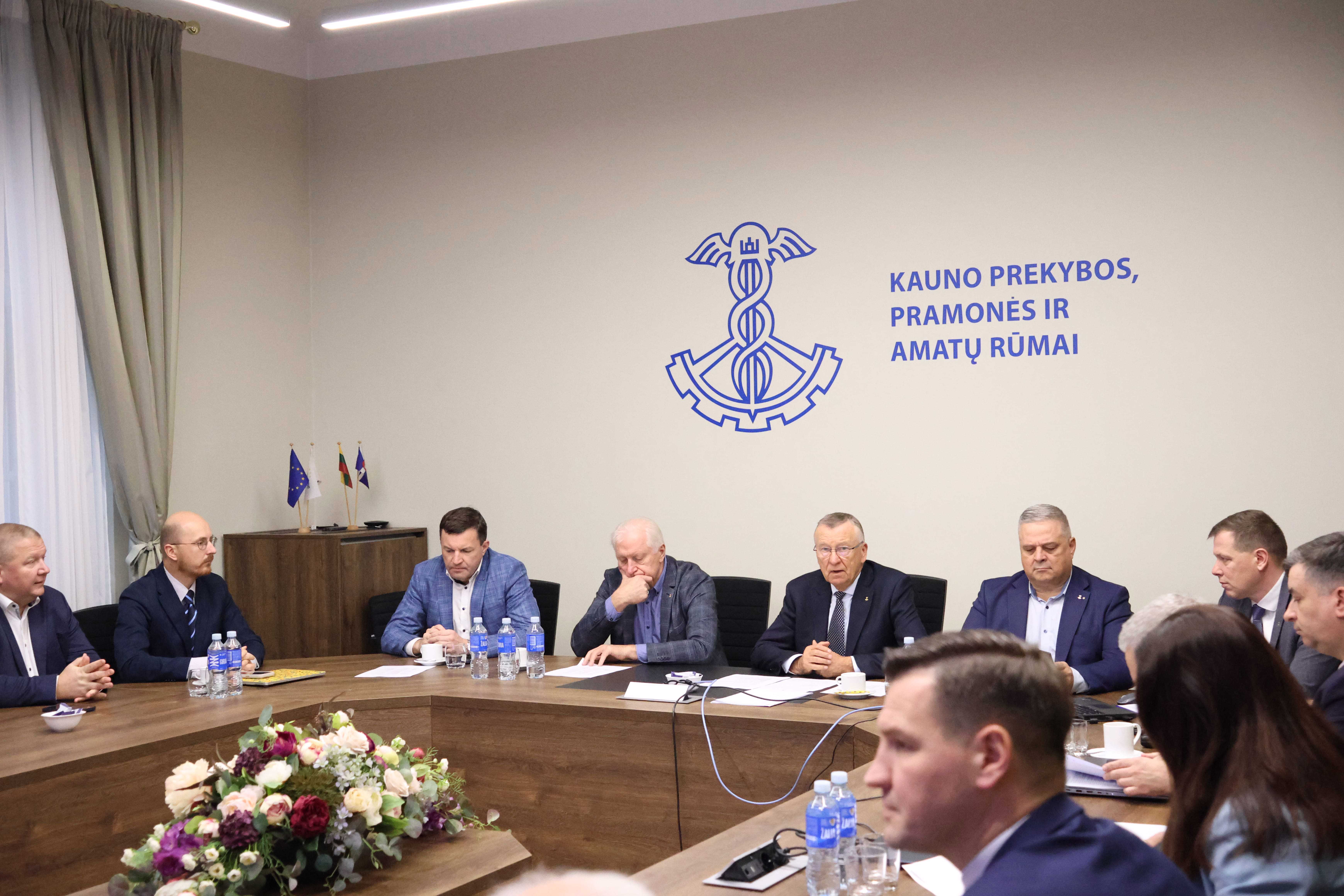 LIK stiprina bendradarbiavimą su Kauno prekybos, pramonės ir amatų rūmais: atveriamos naujos ekspertinės galimybės